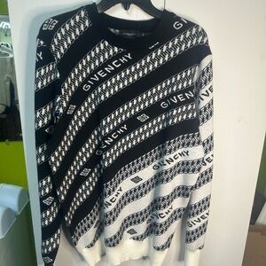 Fashion Monochrome Crewneck Sweater